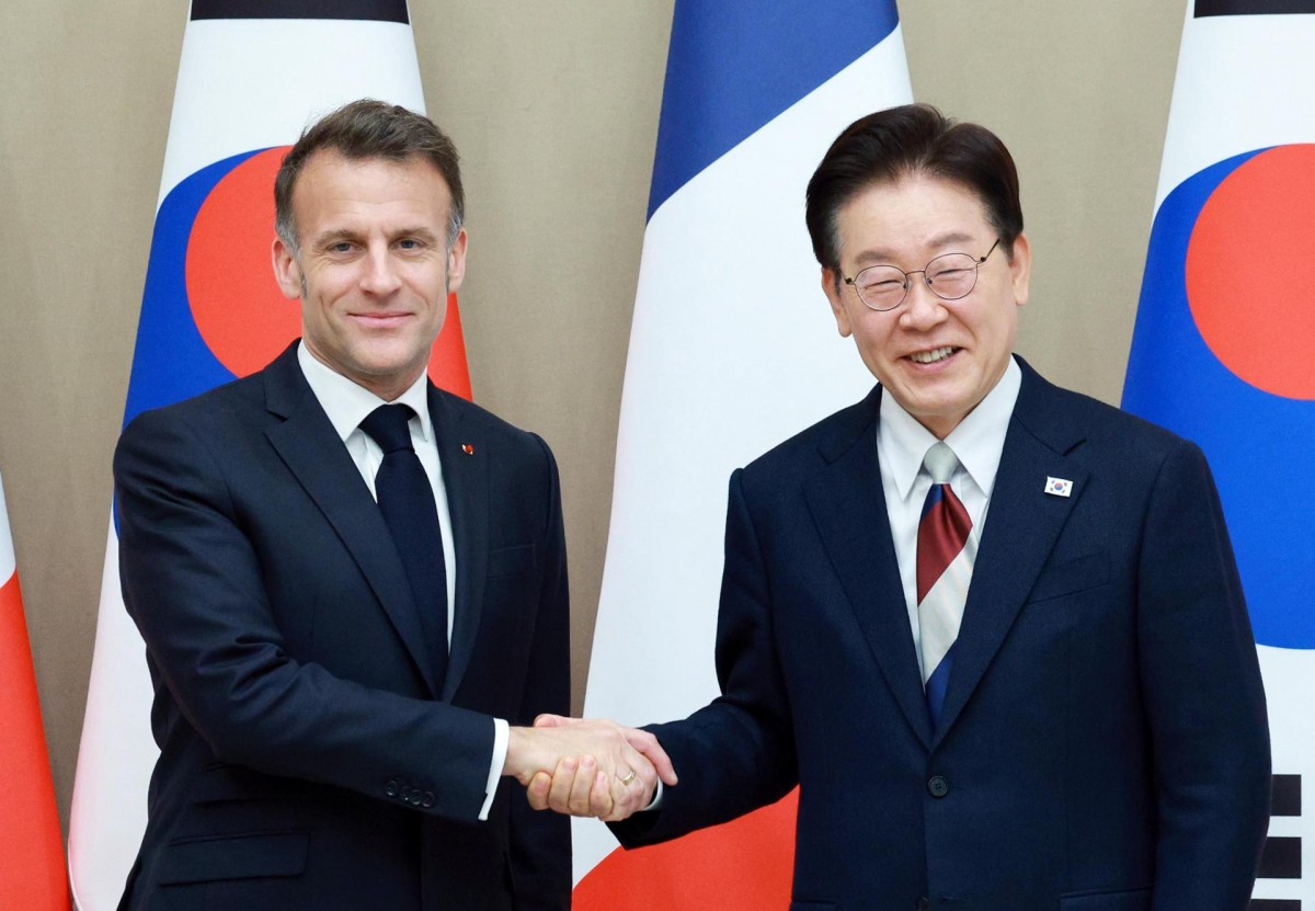 Tổng thống Hàn Quốc Lee Jae Myung (phải) và Tổng thống Pháp Emmanuel Macron tại Seoul ngày 3/4. Ảnh: Yonhap