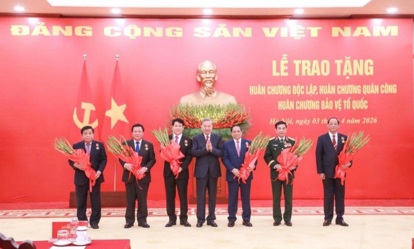 Chủ tịch nước, Thủ tướng và nhiều vị lãnh đạo được tặng Huân chương cao quý