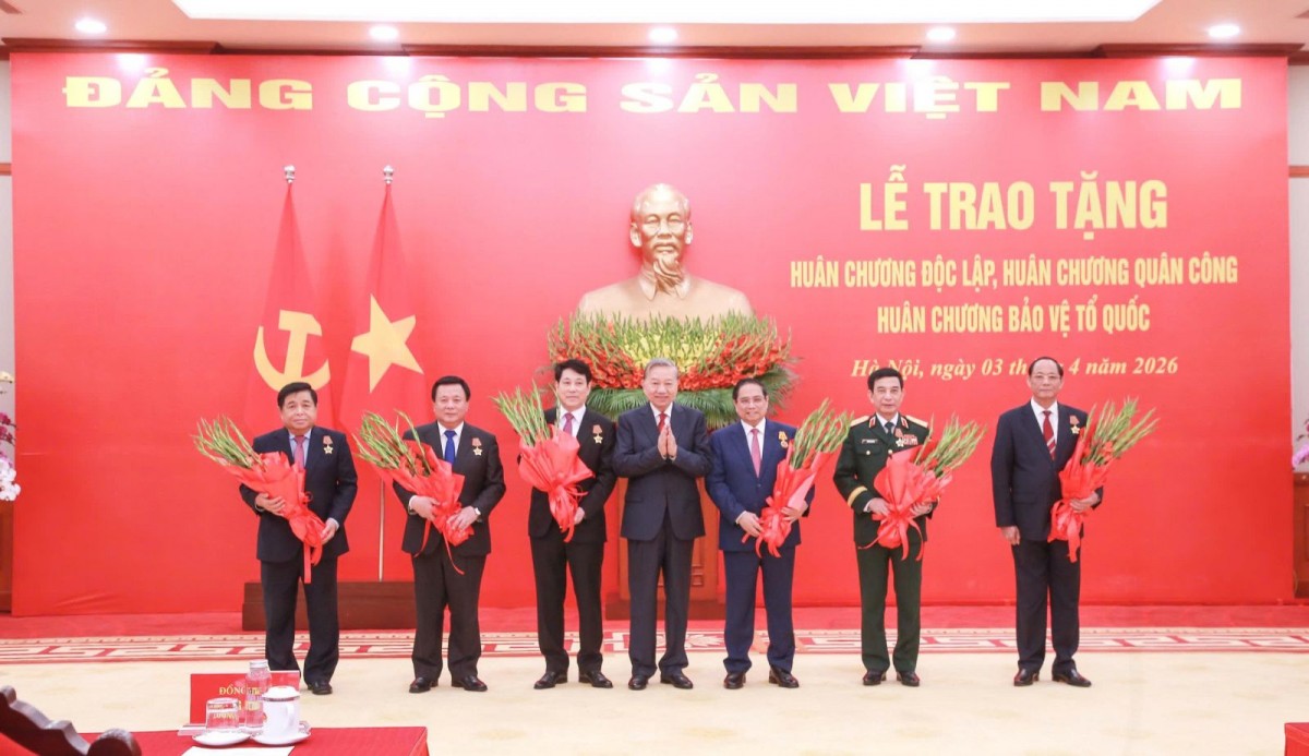 Chủ tịch nước, Thủ tướng và nhiều vị lãnh đạo được tặng Huân chương cao quý