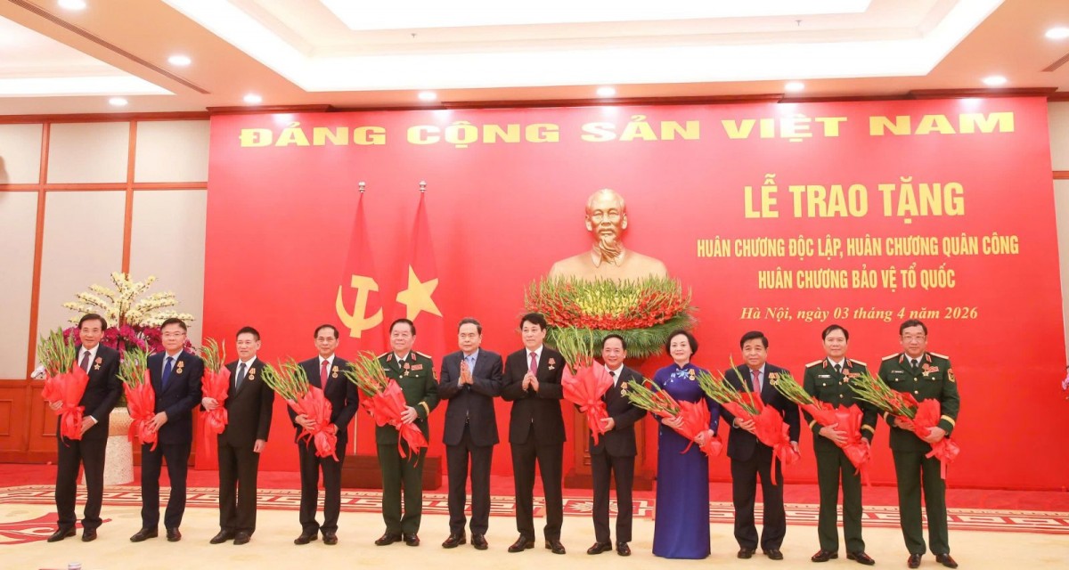 Chủ tịch nước, Thủ tướng và nhiều vị lãnh đạo được tặng Huân chương cao quý