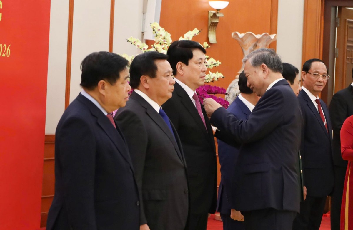 Chủ tịch nước, Thủ tướng và nhiều vị lãnh đạo được tặng Huân chương cao quý