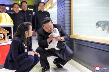Ông Kim Jong Un cùng con gái thăm cửa hàng thú cưng