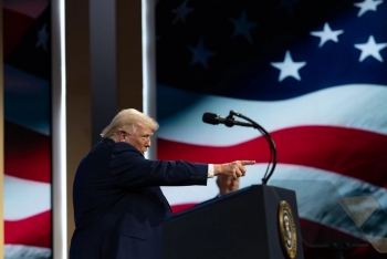 Ông Trump hoãn ‘tối hậu thư’ với Iran, tổ chức họp báo vào ngày mai