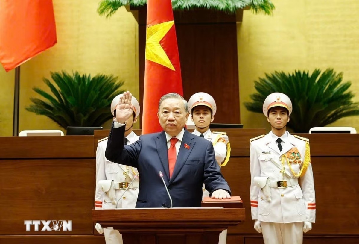 Bạn bè quốc tế chúc mừng các vị lãnh đạo chủ chốt của Việt Nam