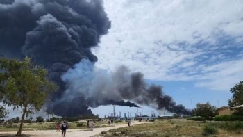 Nhà máy lọc dầu Iran bị tấn công sau thỏa thuận ngừng bắn