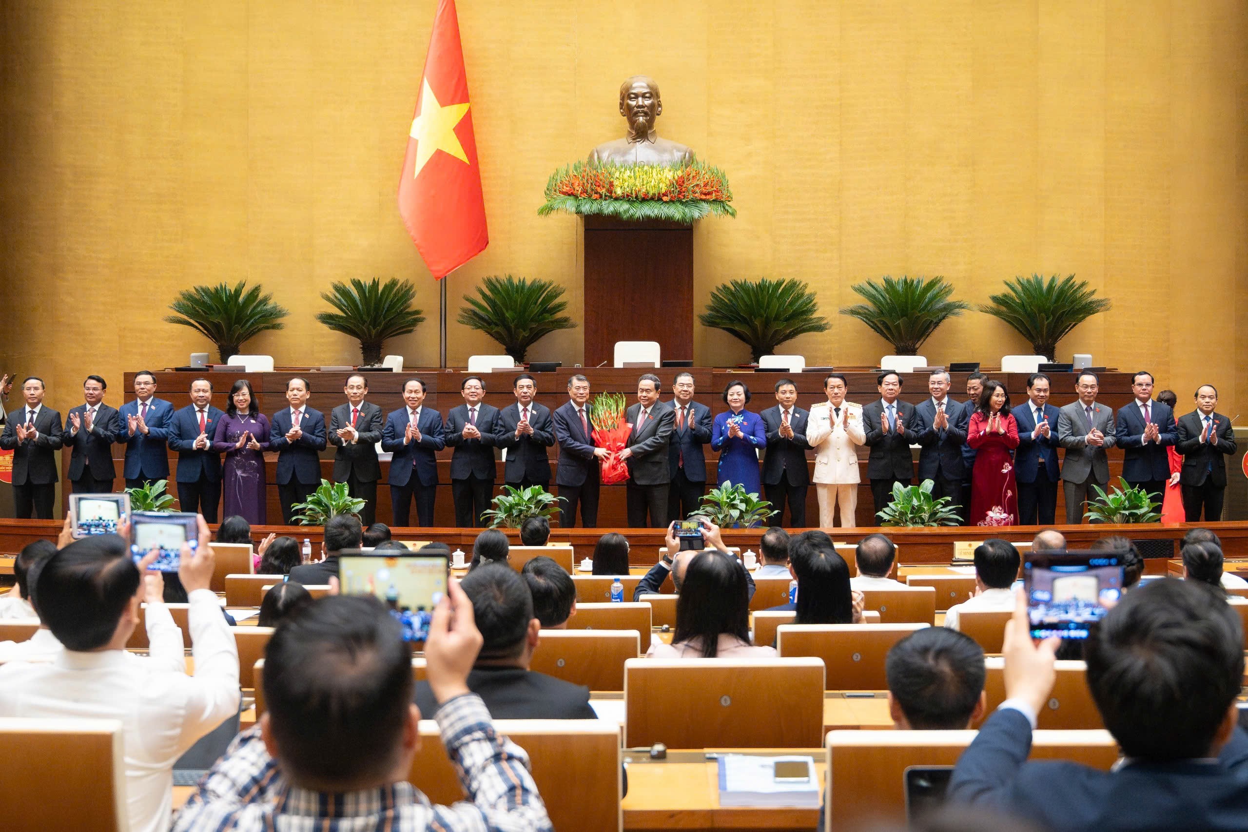 Lãnh đạo các nước gửi điện, thư và thông điệp chúc mừng các đồng chí lãnh đạo chủ chốt