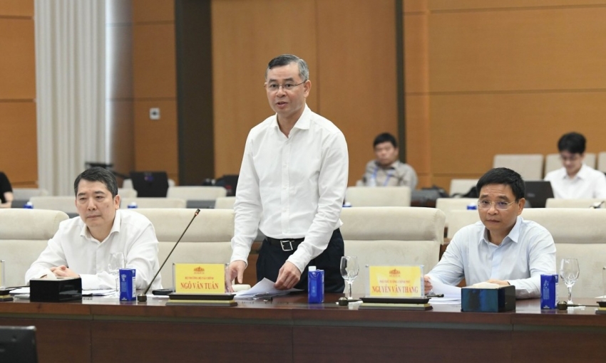 Trình Quốc hội xem xét, quyết định giảm thuế với xăng dầu