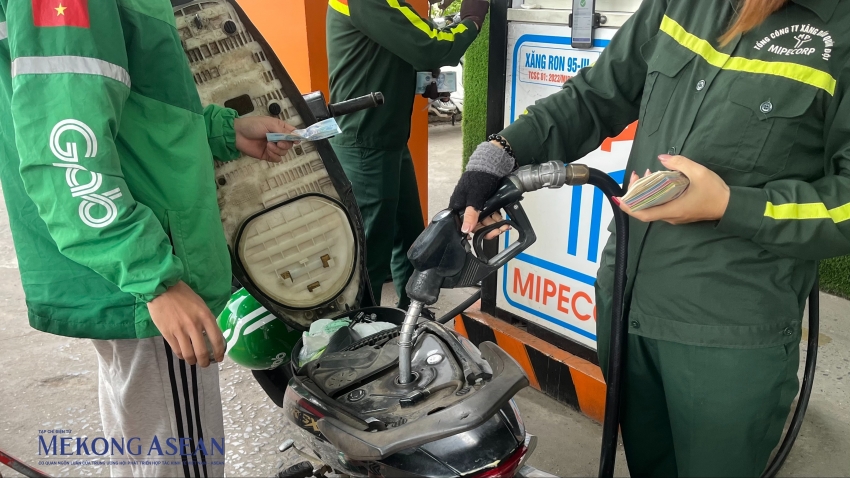 Giá dầu diesel trong nước giảm mạnh gần 10.000 đồng/lít