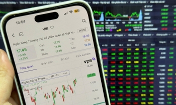 Gia đình Phó chủ tịch VIB giao dịch ngược chiều cổ phiếu