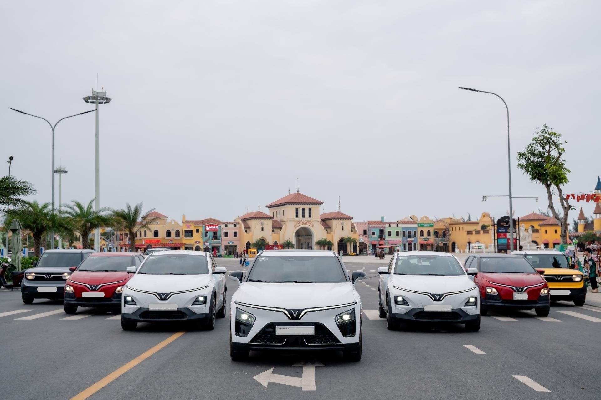 VinFast tiêu thụ hơn 27.600 ô tô điện trong tháng 3/2026, lập kỷ lục giao xe trong ngày