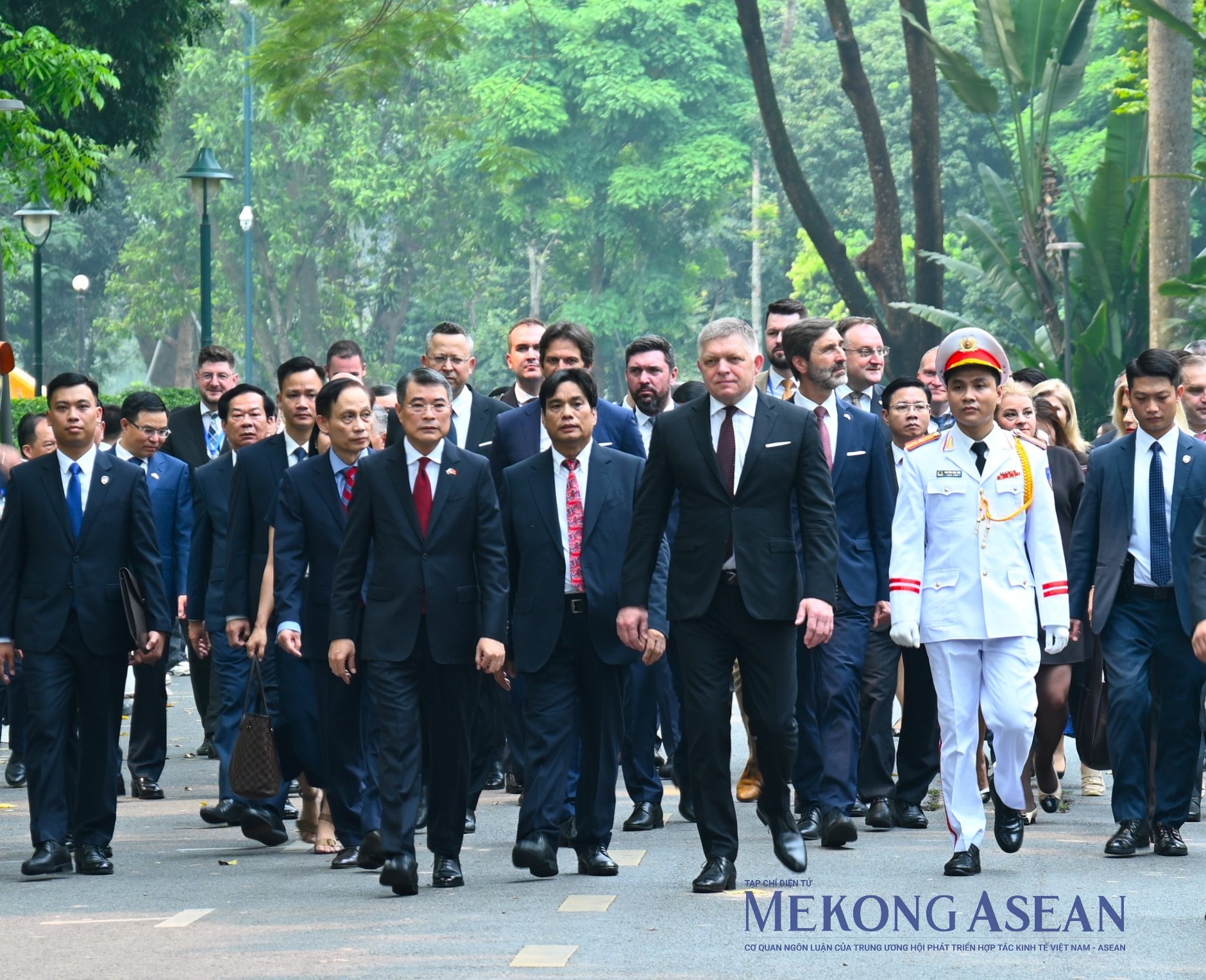 Thủ tướng Lê Minh Hưng chủ trì lễ đón chính thức Thủ tướng Slovakia