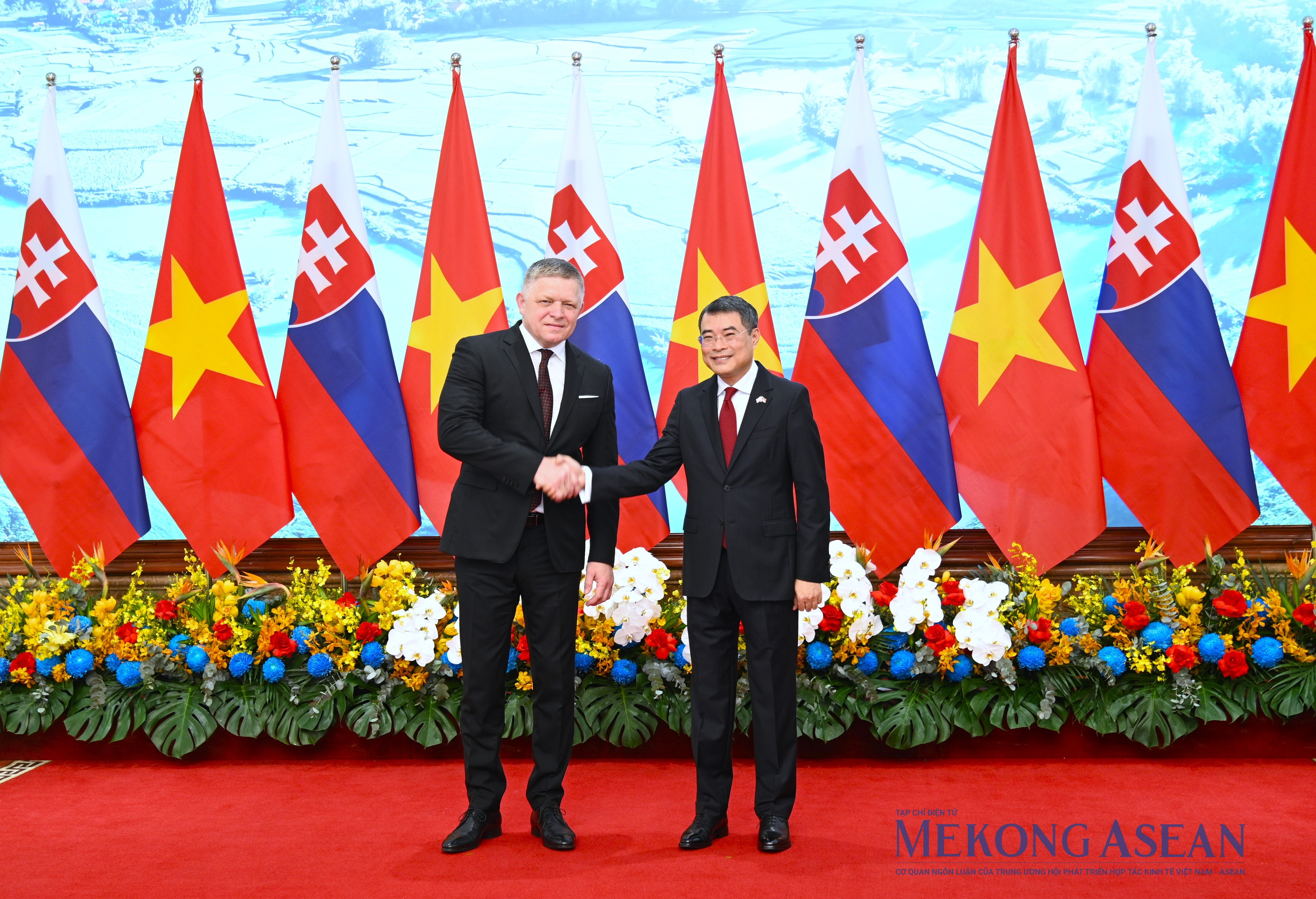 Thủ tướng Lê Minh Hưng chủ trì lễ đón chính thức Thủ tướng Slovakia