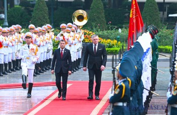 Thủ tướng Lê Minh Hưng chủ trì lễ đón chính thức Thủ tướng Slovakia