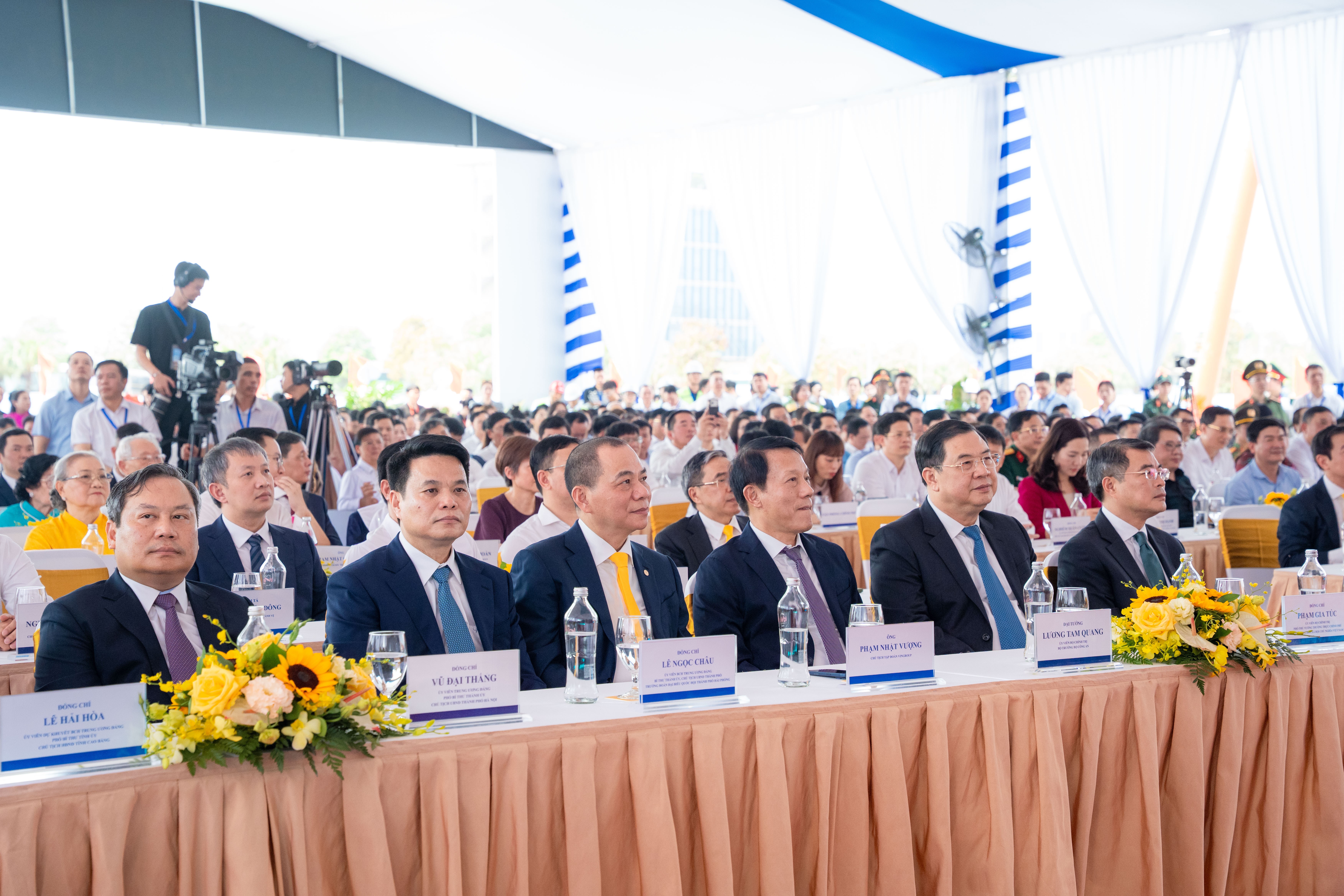 A5. Thủ tướng Lê Minh Hưng cùng các đại biểu tham dự Lễ khởi công Dự án Tuyến đường sắt tốc độ cao Hà Nội - Quảng Ninh.