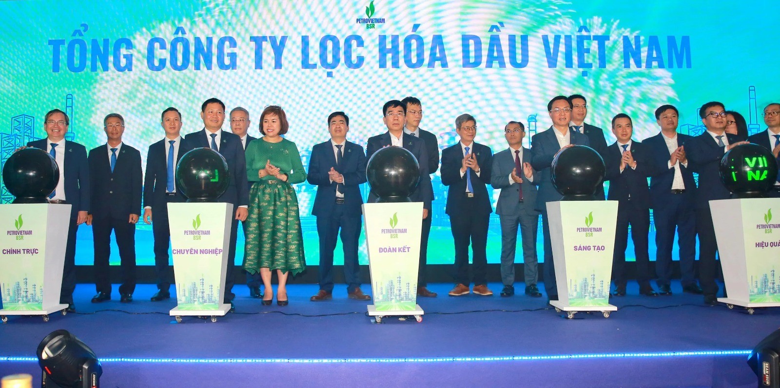 Ban lãnh đạo Petrovietnam, BSR thực hiện nghi thức chuyển đổi BSR trở thành Tổng Công ty Lọc hóa dầu Việt Nam