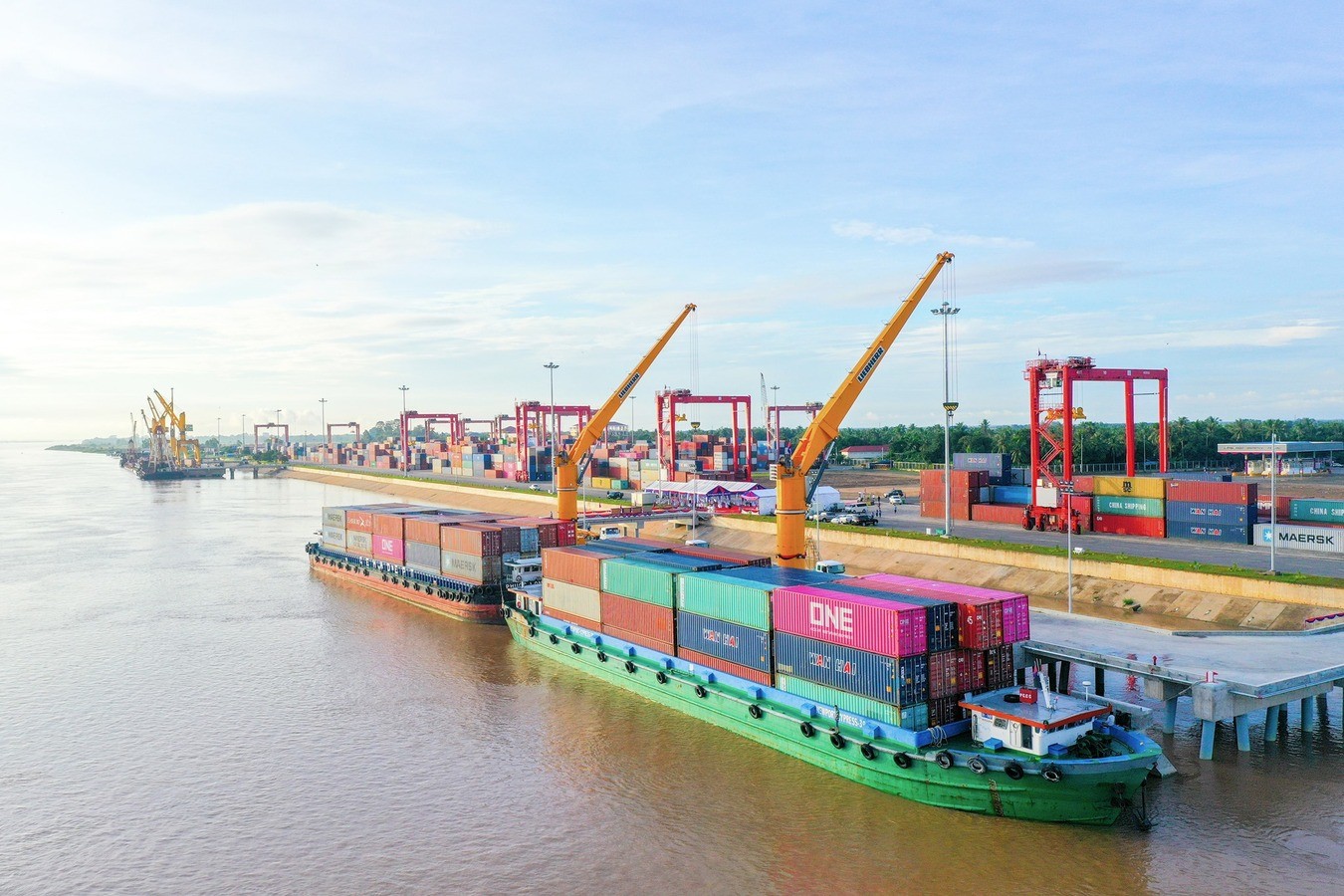 Campuchia thâm hụt thương mại gần 800 triệu USD trong quý đầu năm