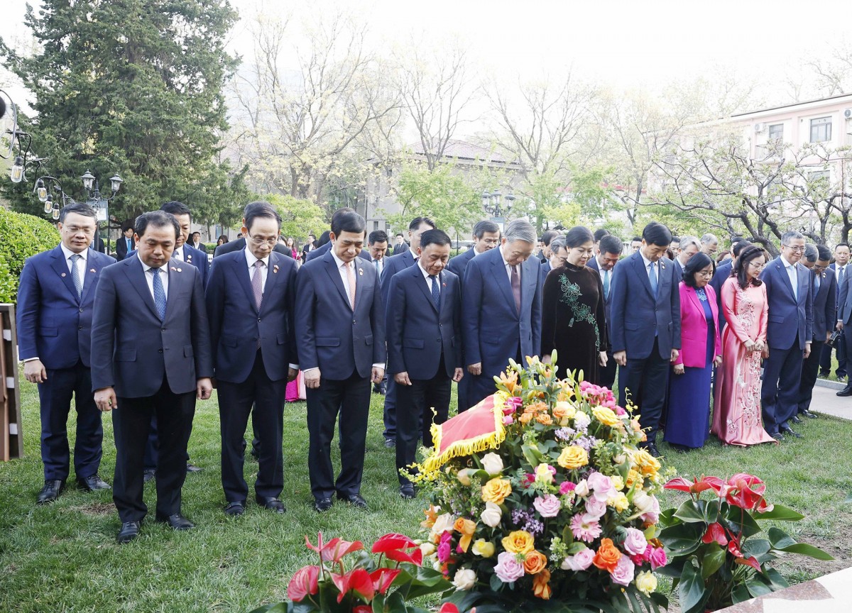 Tổng Bí thư, Chủ tịch nước Tô Lâm gặp gỡ cộng đồng người Việt tại Trung Quốc