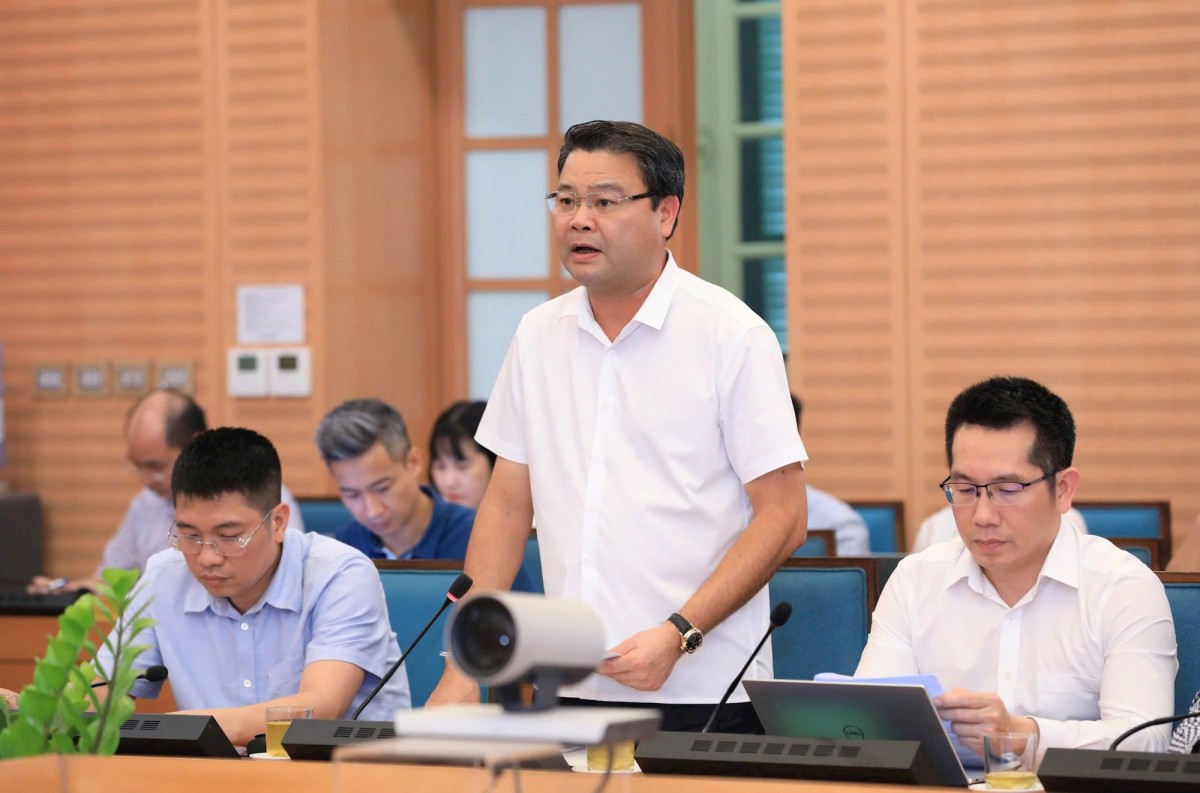 Giám đốc Ban Quản lý dự án đầu tư xây dựng công trình giao thông thành phố Ngô Ngọc Vân báo cáo.