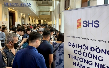 ĐHĐCĐ SHS: Hơn 2.800 cổ đông tham dự, nhà đầu tư nô nức nhận quà