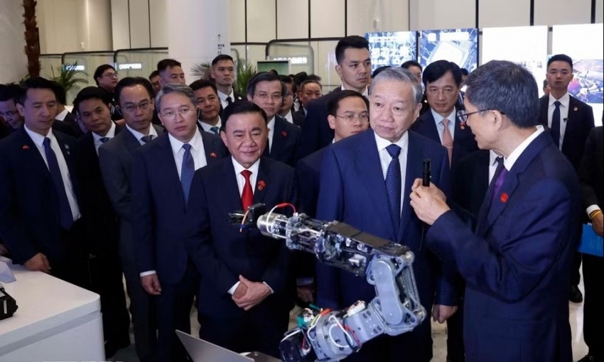 Tổng Bí thư, Chủ tịch nước thăm Trung tâm hợp tác AI Trung Quốc - ASEAN