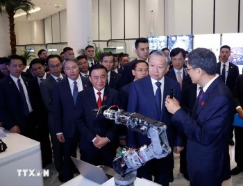 Tổng Bí thư, Chủ tịch nước thăm Trung tâm hợp tác AI Trung Quốc - ASEAN