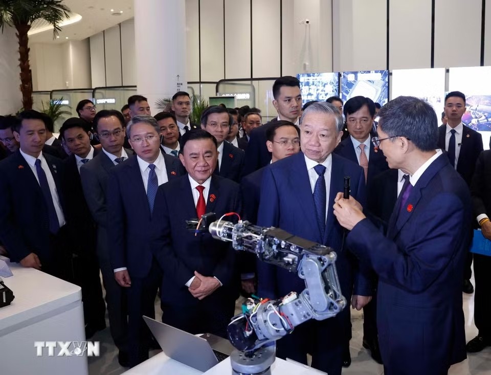 Tổng Bí thư, Chủ tịch nước thăm Trung tâm hợp tác AI Trung Quốc - ASEAN