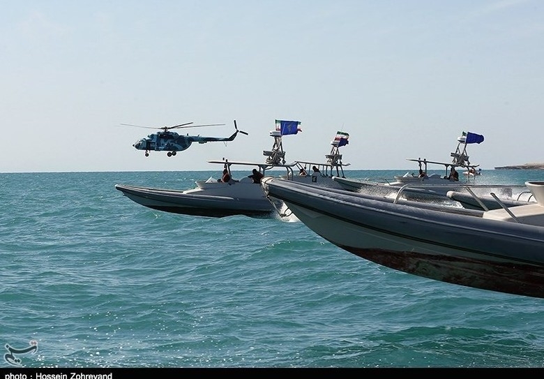 Tàu chở dầu bị tấn công khi đi qua Eo biển Hormuz