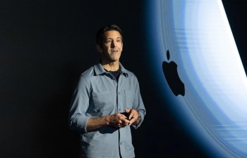 Ông John Ternus, người kế nhiệm CEO Tim Cook tại Apple là ai?