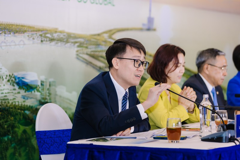 Cổ phiếu Vinhomes bứt phá lên đỉnh mới trong ngày tổ chức ĐHĐCĐ 2026