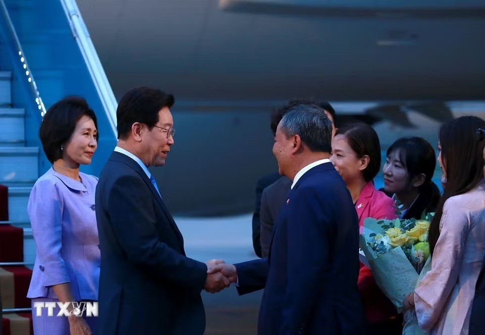 Tổng thống Hàn Quốc và Phu nhân bắt đầu thăm cấp Nhà nước tới Việt Nam