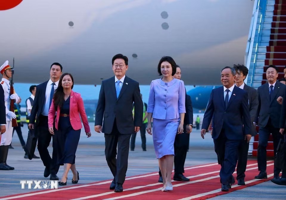 Tổng thống Hàn Quốc và Phu nhân bắt đầu thăm cấp Nhà nước tới Việt Nam