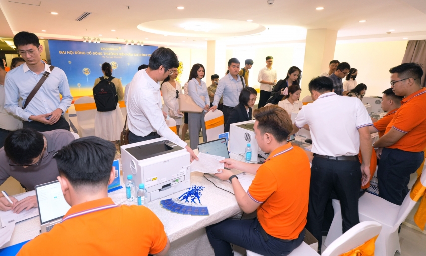 Sacombank giảm gần 5.800 cổ đông sau một năm