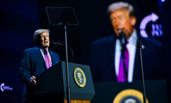 Ông Trump nói Iran đóng Eo biển Hormuz vì muốn giữ thể diện