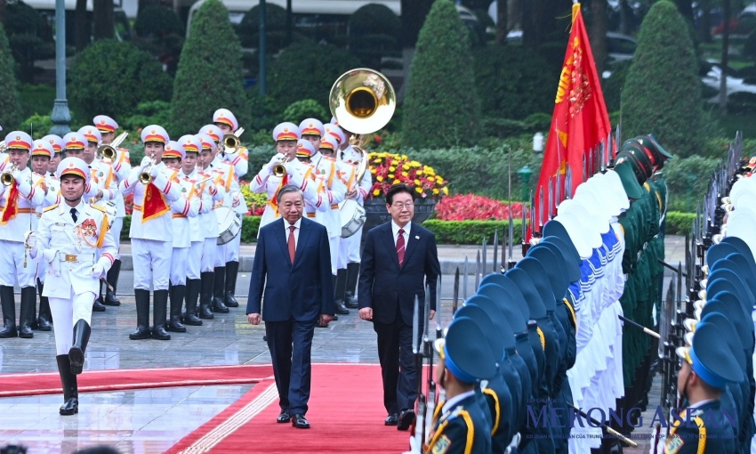 Việt Nam bắn 21 loạt đại bác chào đón Tổng thống Hàn Quốc