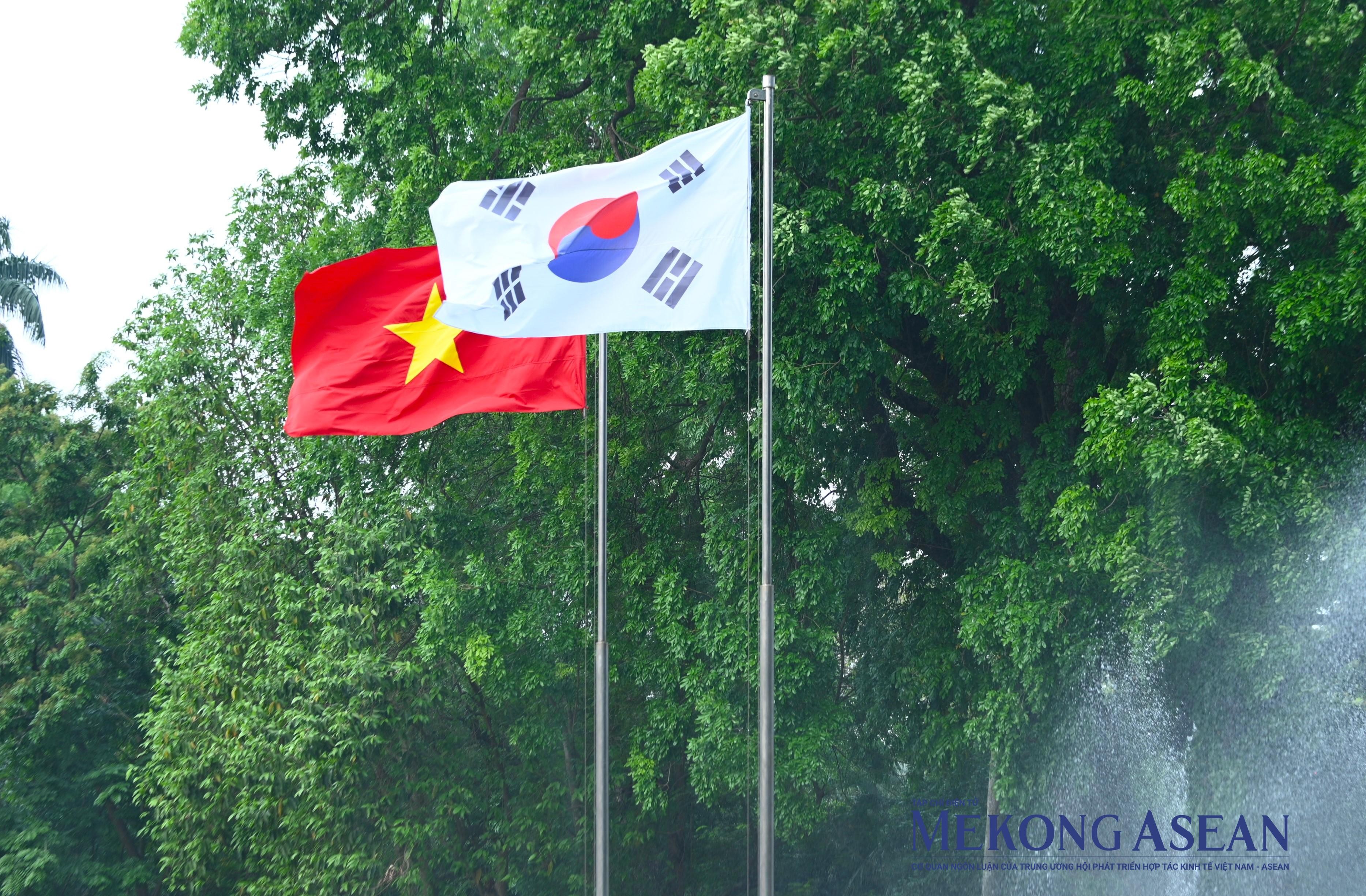 Việt Nam bắn 21 loạt đại bác chào đón Tổng thống Hàn Quốc