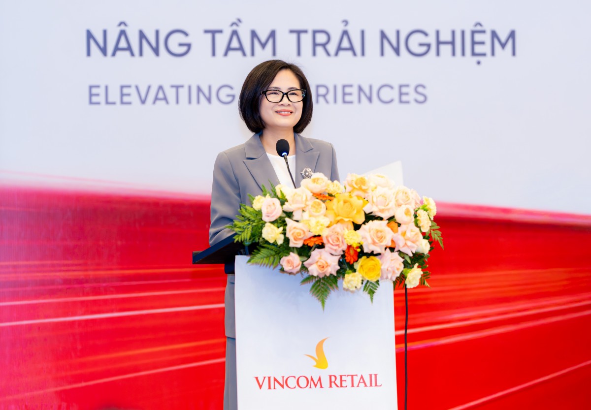 bà Trần Mai Hoa, Chủ tịch HĐQT