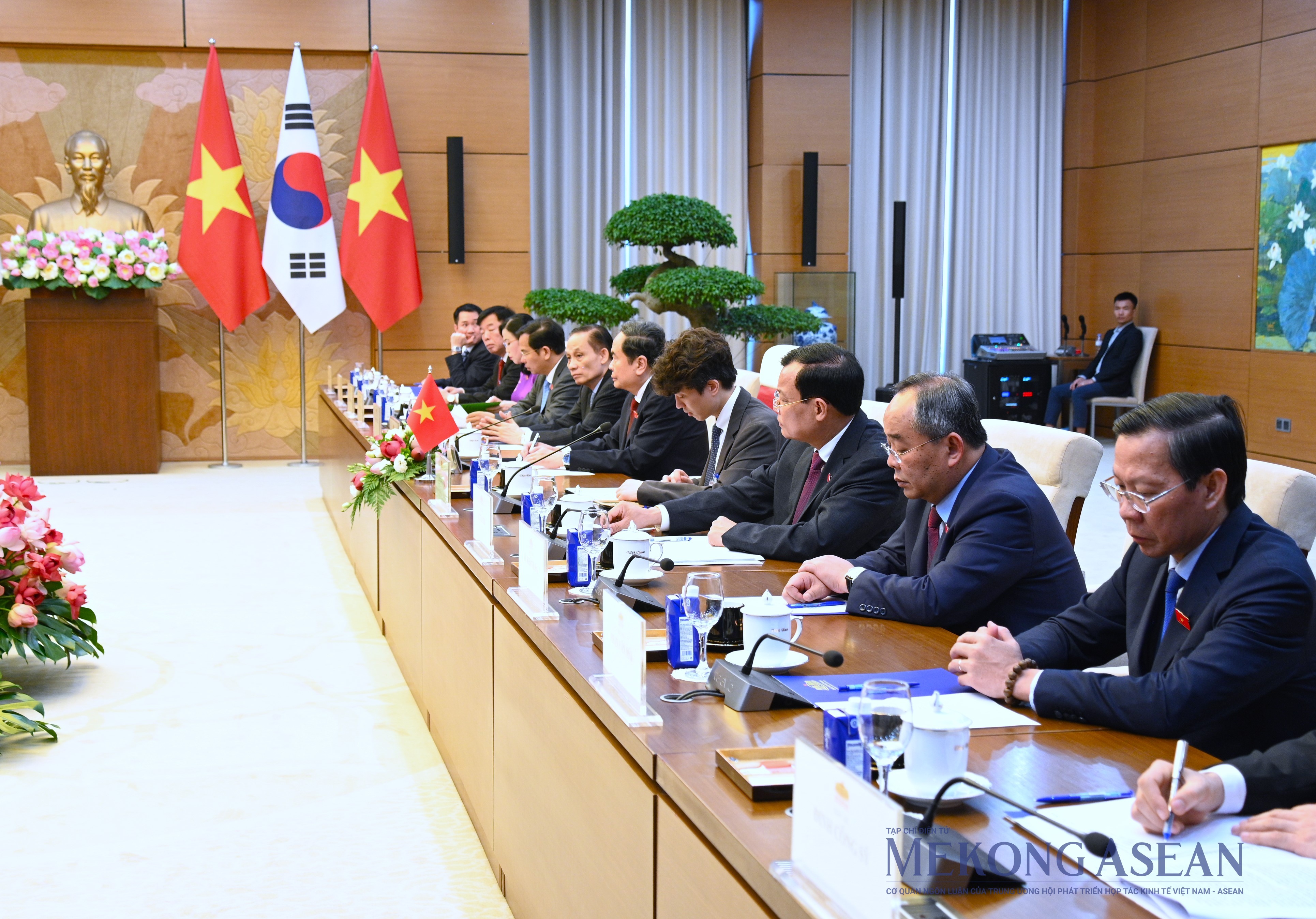 Chủ tịch Quốc hội Trần Thanh Mẫn hội kiến Tổng thống Hàn Quốc