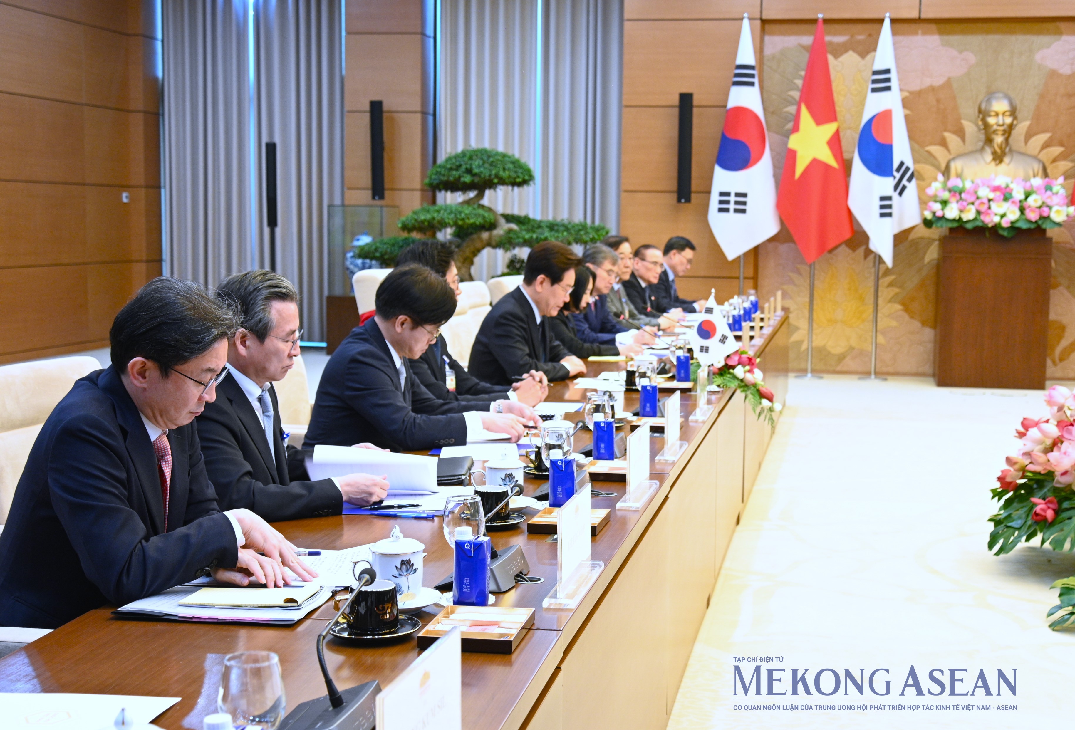 Chủ tịch Quốc hội Trần Thanh Mẫn hội kiến Tổng thống Hàn Quốc