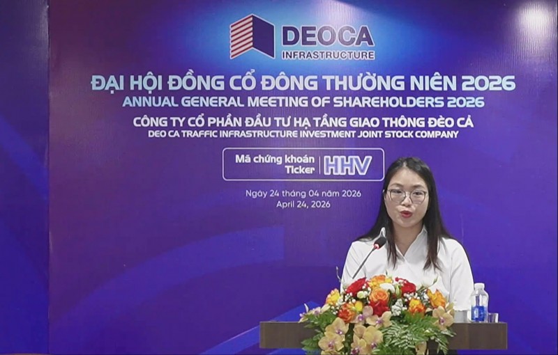 Bà Phan Thị Mai, thành viên Ban kiểm soát CTCP Đầu tư hạ tầng giao thông Đèo Cả công bố kết quả kiểm tra tư cách cổ đông tham dự ĐHĐCĐ thường niên 2026.