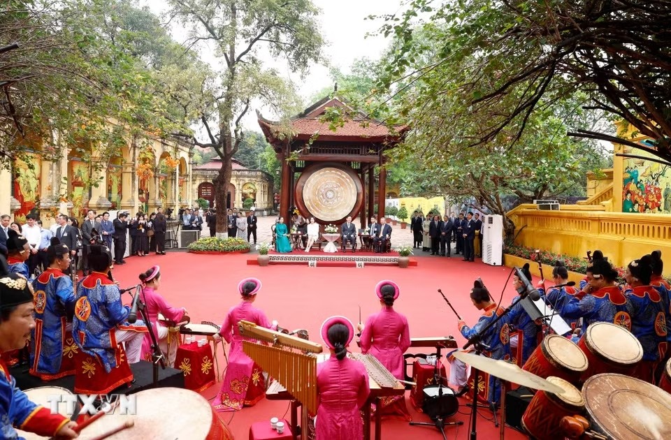 Chương trình biểu diễn nghệ thuật chào mừng Tổng thống Hàn Quốc Lee Jae Myung và Phu nhân do Tổng Bí thư, Chủ tịch nước Tô Lâm và Phu nhân Ngô Phương Ly chủ trì - Ảnh: TTXVN