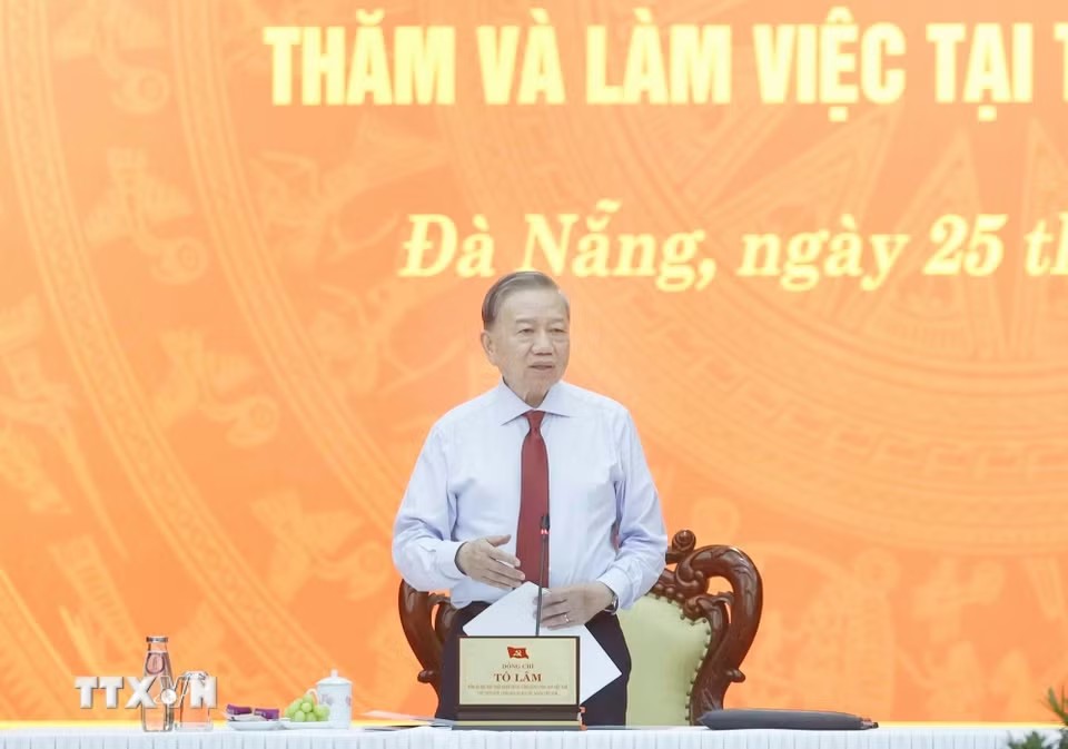Tổng Bí thư, Chủ tịch nước chỉ rõ, giai đoạn tới sẽ nhiều thách thức hơn, Đà Nẵng phải phấn đấu mục tiêu tăng trưởng 2 con số trong bối cảnh kinh tế thế giới còn nhiều khó khăn. Ảnh: TTXVN.