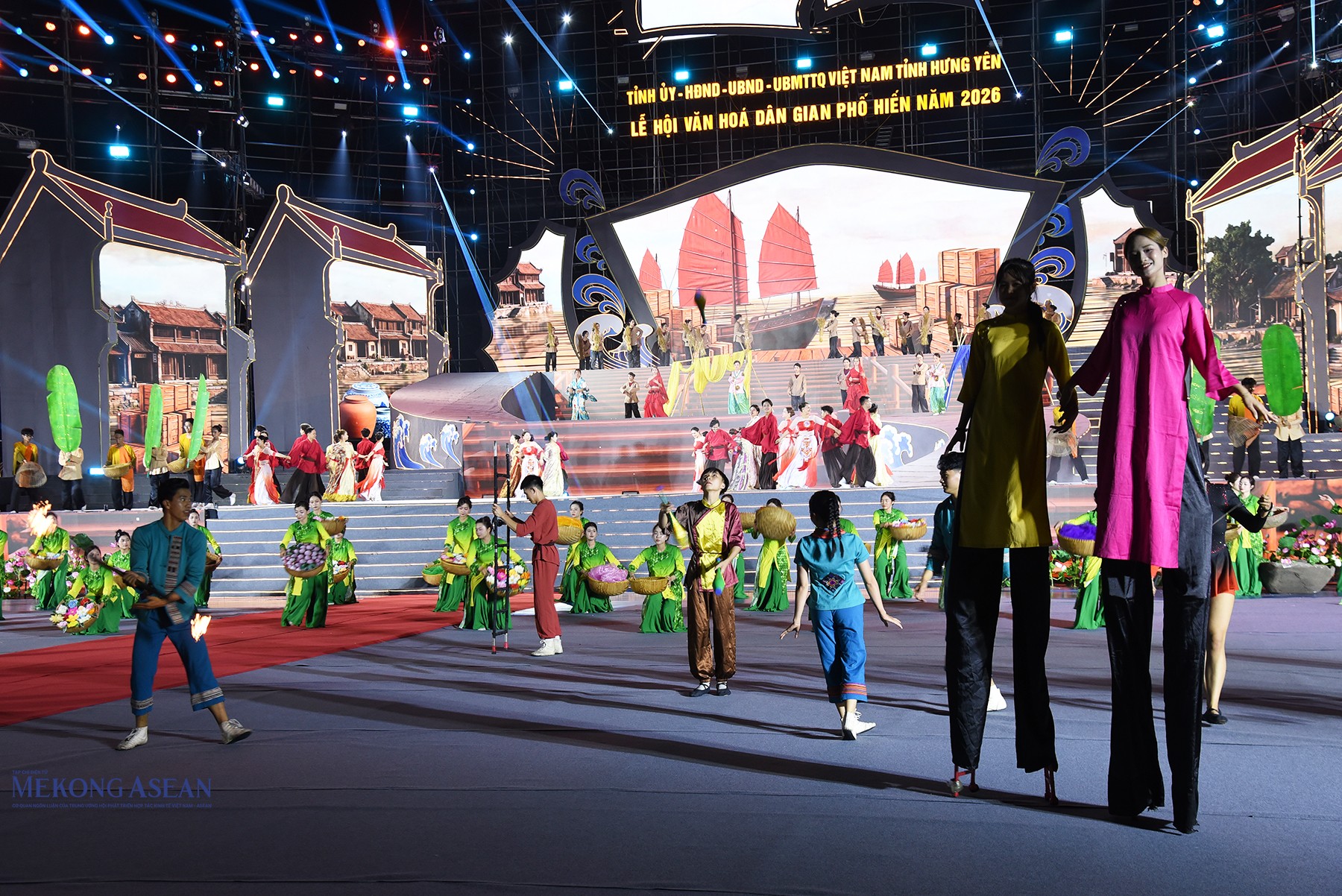 Chương trình văn nghệ được dàn dựng, biểu diễn công phu và hoành tráng. Ảnh: Mekong ASEAN.