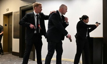 Tổng thống Trump phải sơ tán do nổ súng tại tiệc chiêu đãi