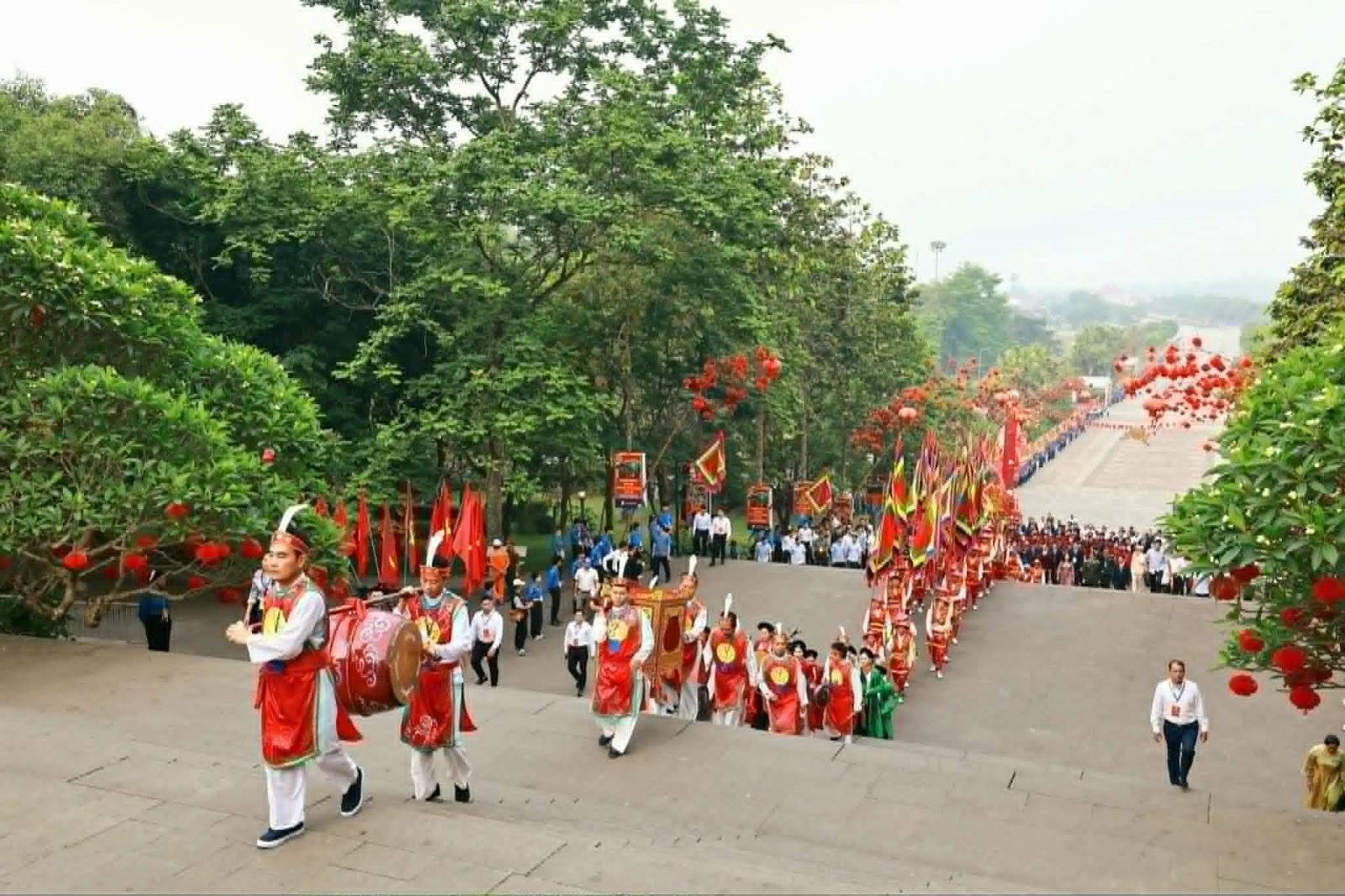 Tổng Bí thư, Chủ tịch nước Tô Lâm dâng hương tưởng niệm các vua Hùng