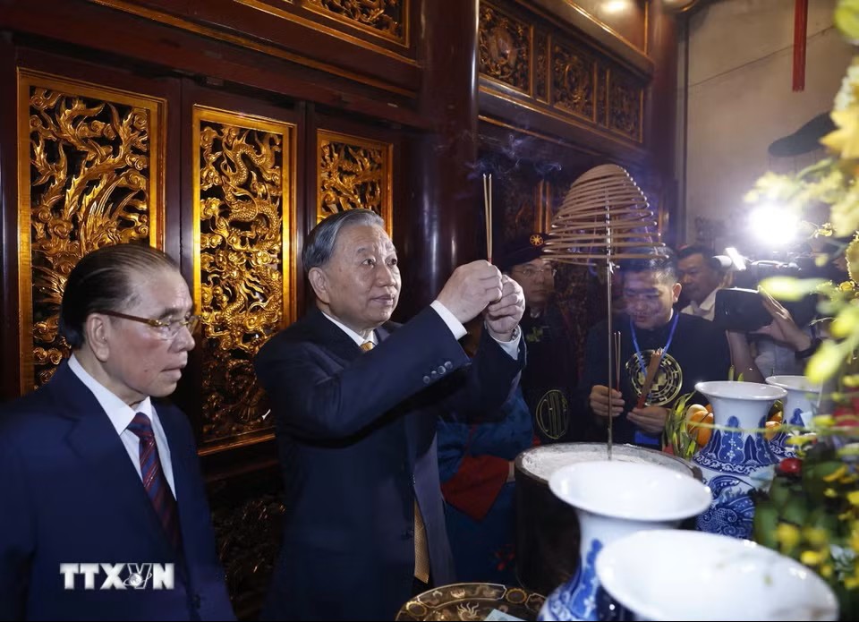 Tổng Bí thư, Chủ tịch nước Tô Lâm dâng hương tưởng niệm các vua Hùng