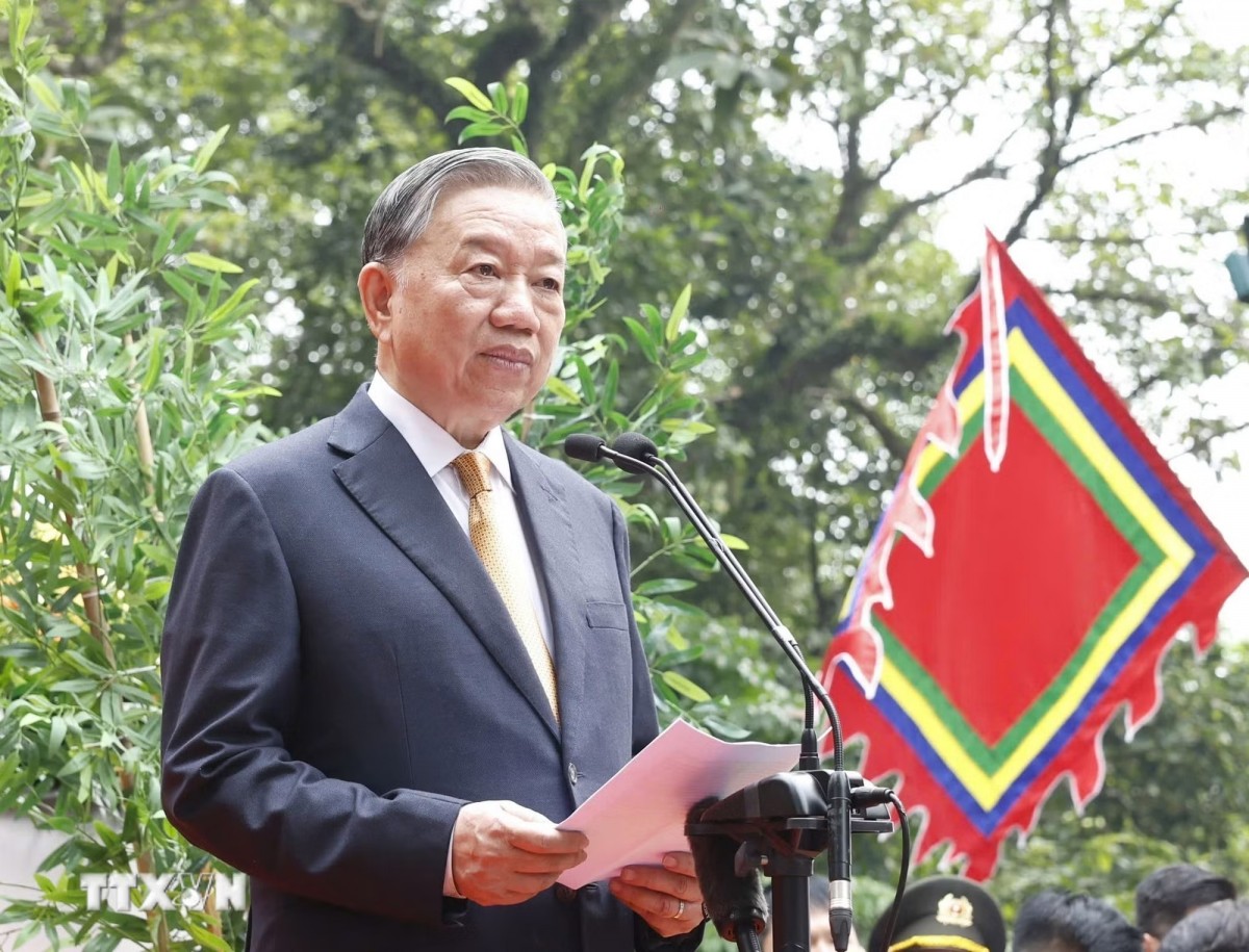 Tổng Bí thư, Chủ tịch nước gặp gỡ, nói chuyện với bà con tại Đền Hùng