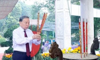 Tổng Bí thư, Chủ tịch nước Tô Lâm dâng hương tại Nghĩa trang Liệt sĩ Tân Biên