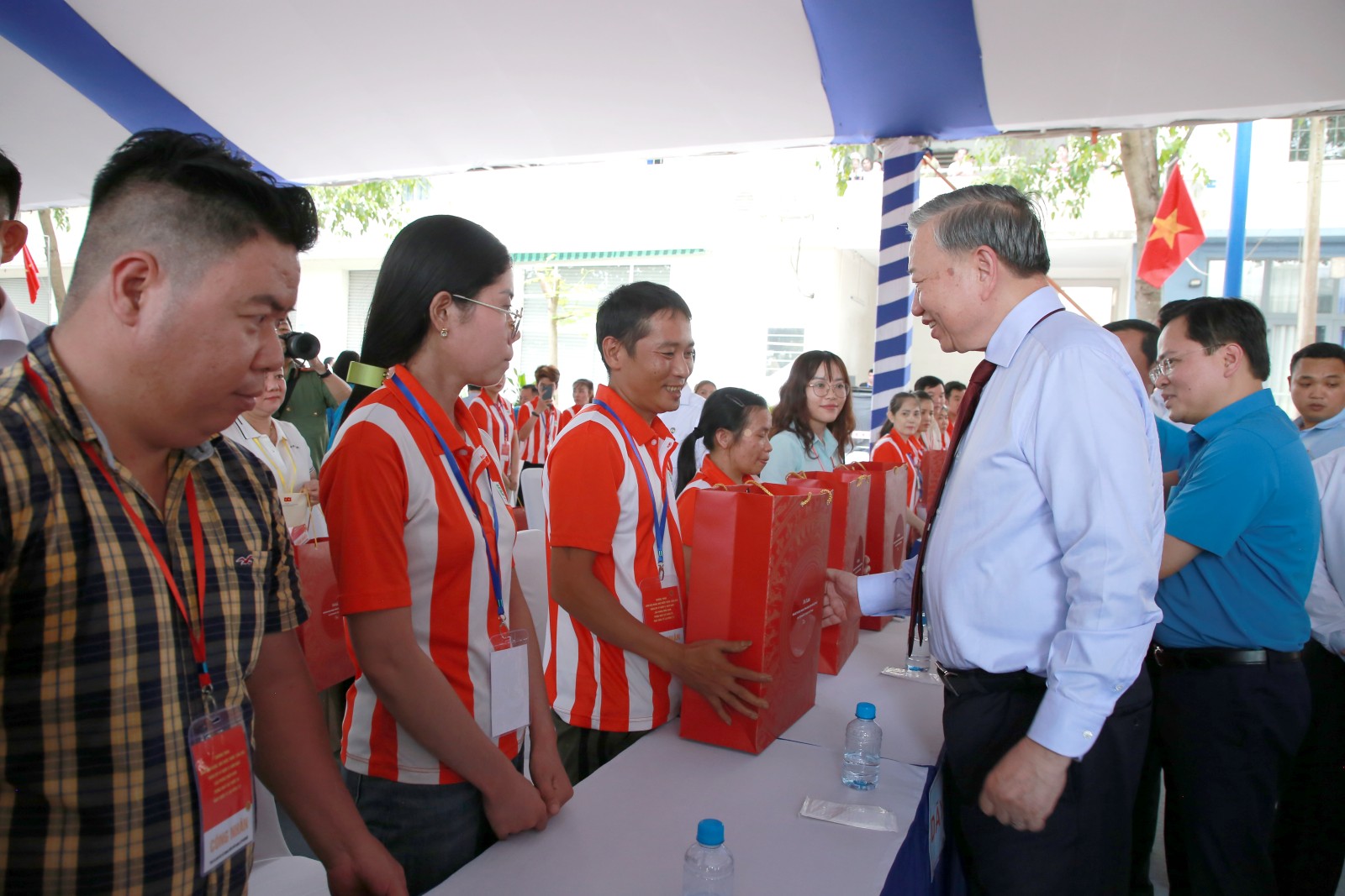 Tổng Bí thư, Chủ tịch nước Tô Lâm nói chuyện với công nhân, người lao động TP HCM