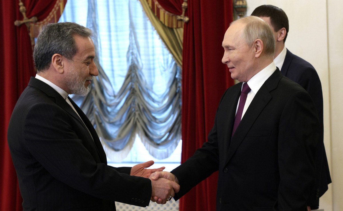 Ông Abbas Araghchi và ông Vladimir Putin tại Moscow ngày 27/4. Ảnh: Điện Kremlin