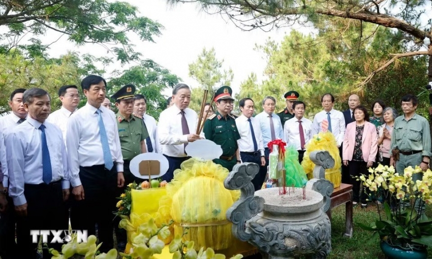 Tổng Bí thư, Chủ tịch nước dâng hương tưởng niệm Đại tướng Võ Nguyên Giáp